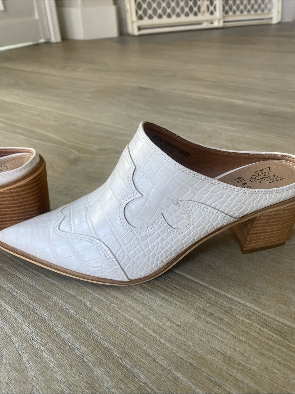 BEAST FASHION White Croc-Embossed Leather Mule Boots with Stacked Heel size 9 - Picture 5 of 12